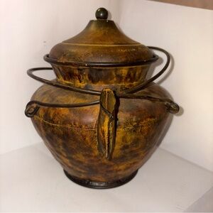 Rustic Brown Metal Pot with Lid‎